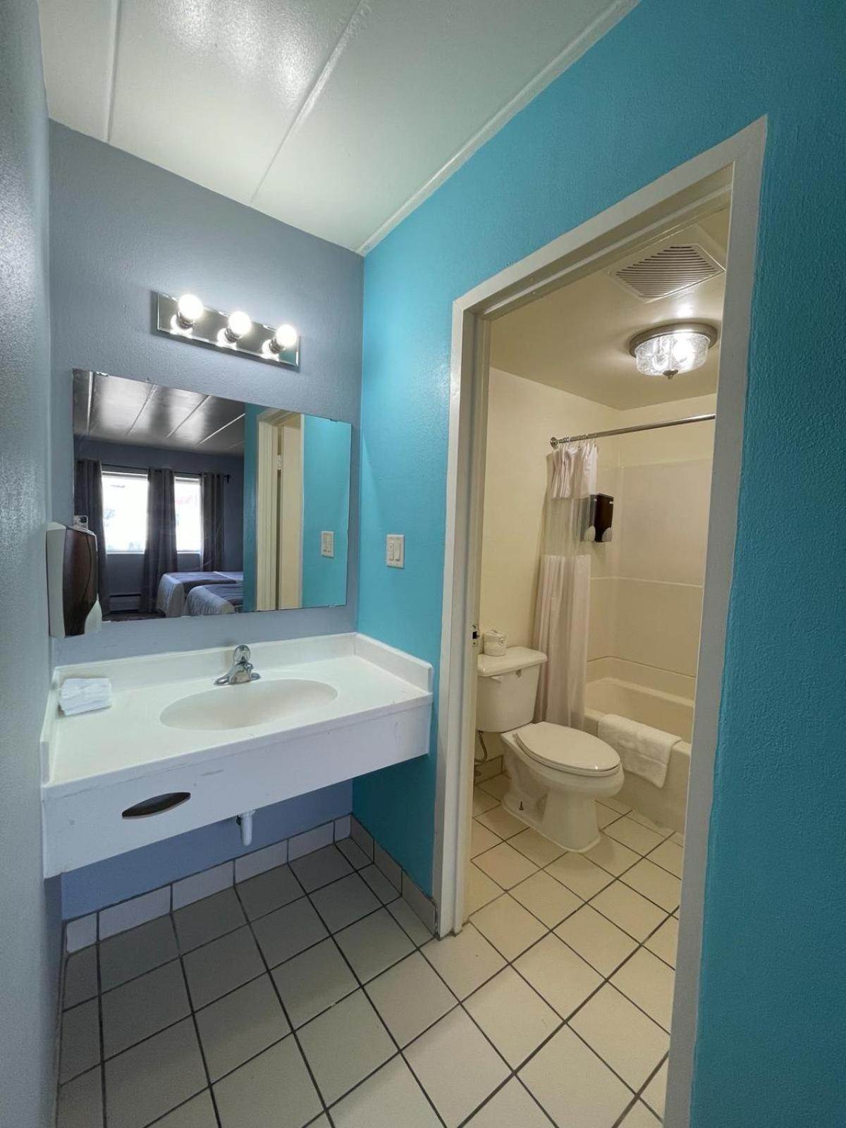 Hotel Valued Aloha Madison